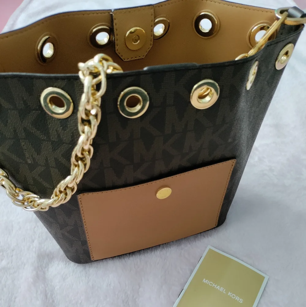 ✨NEW MICHAEL KORS BUCKET BAG MONOGRAM MK BROWN GOLD CHAIN✨ - Picture 2 of 7